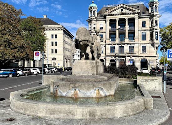 switzerland/zurich/altstadt/landmark/geiserbrunnen