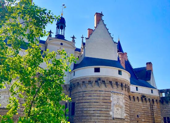 france/nantes/bouffay/landmark/statue-anne-de-bretagne