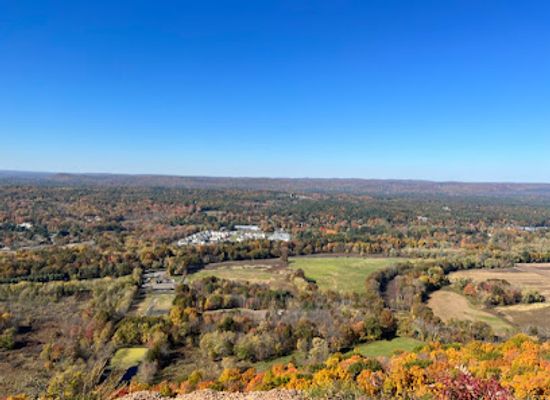 connecticut/litchfield-hills/landmark/heublein-tower