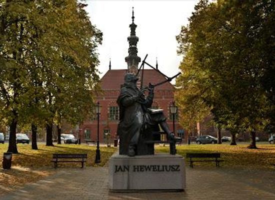 poland/zulawy/landmark/johannes-hevelius-monument