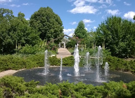 illinois/quad-cities/landmark/luthy-botanical-garden