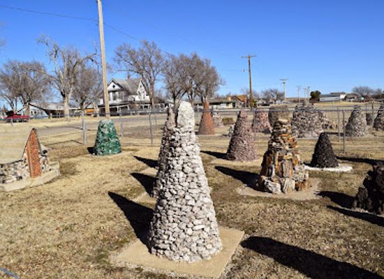 kansas/central-plains/landmark/s-p-dinsmoor-s-garden-of-eden