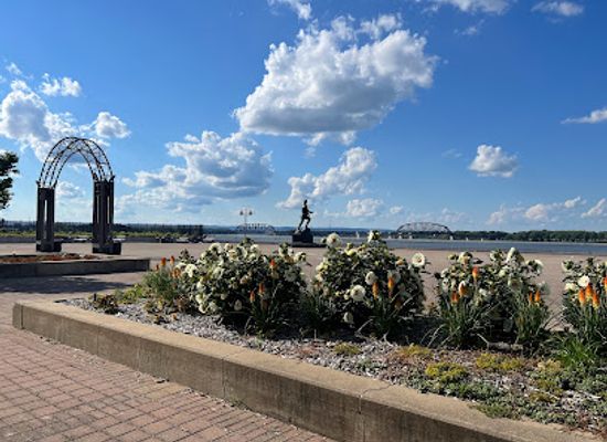 kentucky/louisville/landmark/riverfront-plaza-belvedere