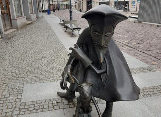 poland/bielsko-biala/landmark/pomnik-don-pedra-z-krainy-deszczowcow-i-myping