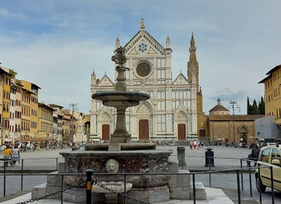 italy/florence/landmark/tomb-of-leonardo-bruni