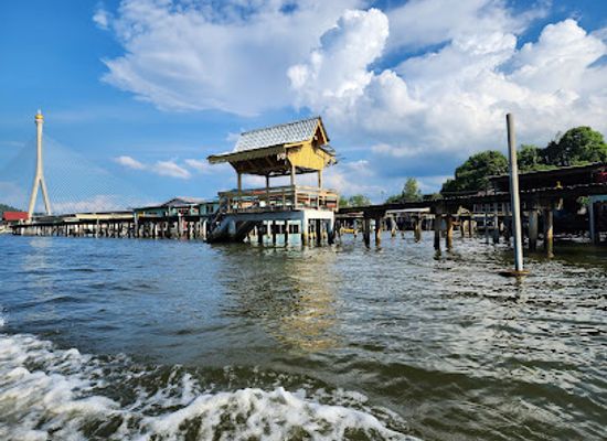 brunei/kampong-ayer/landmark/billionth-barrel-monument