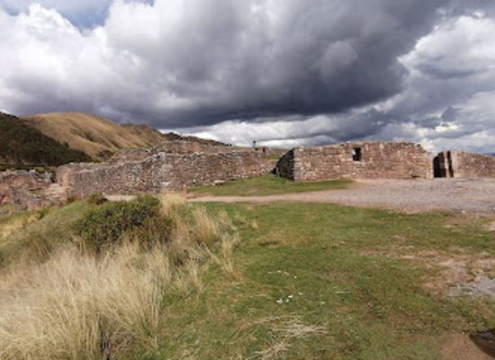 peru/cusco/san-pedro/landmark/puka-pukara-archaeological-complex