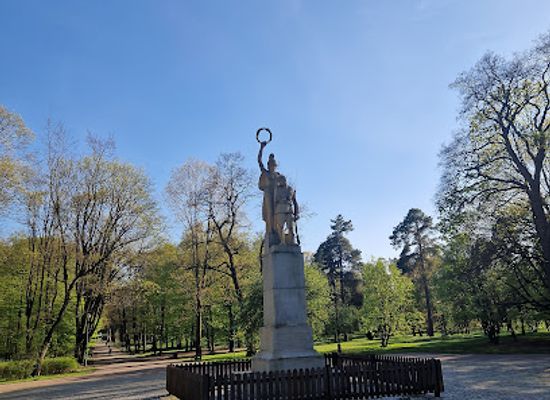 poland/bialystok/landmark/pomnik-zolnierzy-42-pp-w-bialymstoku