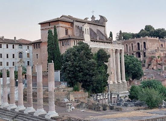 italy/rome/colosseo/landmark/largo-romolo-e-remo
