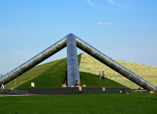 japan/sapporo/moerenuma-park/landmark/play-mountain