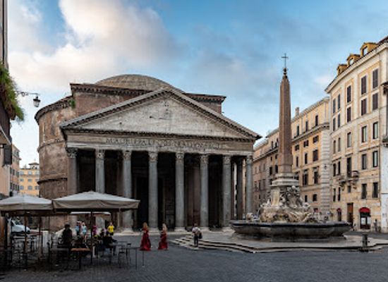 italy/rome/pantheon/landmark/piazza-della-rotonda