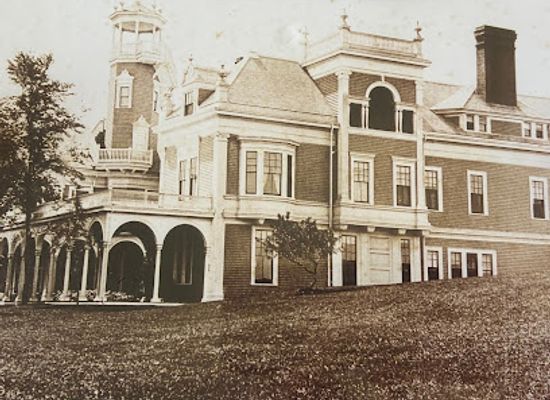 massachusetts/cape-cod/landmark/the-crosby-mansion
