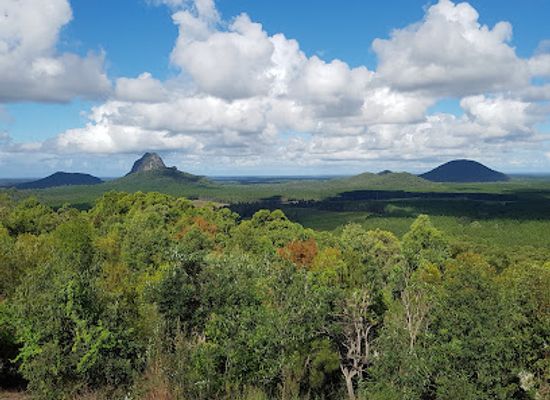 australia/far-north-queensland/landmark/glass-house-mountains-lookout