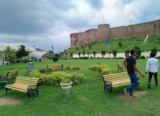 india/jammu/landmark/aquarium-cum-fish-awareness-centre-bagh-e-bahu-fort-jammu