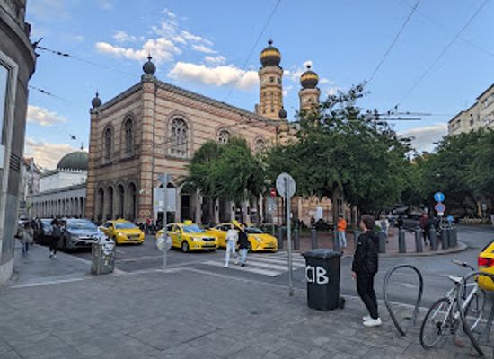 hungary/budapest/jewish-quarter/landmark/kazinczy-street-synagogue