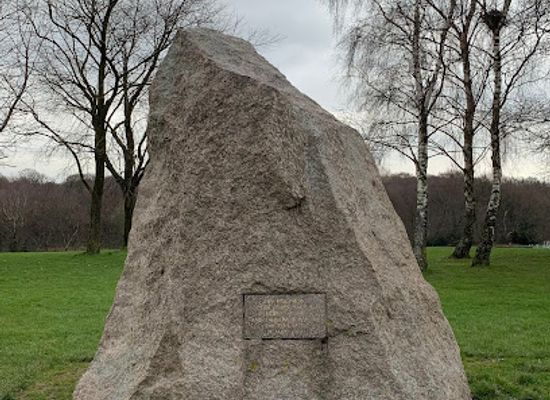 united-kingdom/manchester/landmark/heaton-park-papal-monument