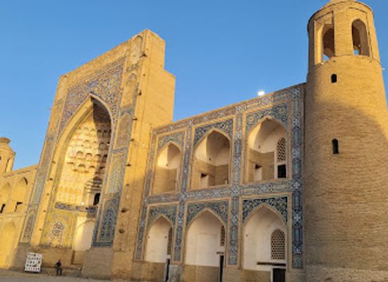 uzbekistan/bukhara/landmark/toki-sarrofon