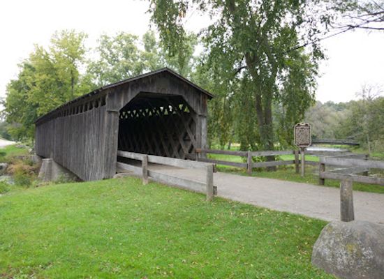wisconsin/eastern-ridges-and-lowlands/landmark/cedarburg-covered-bridge