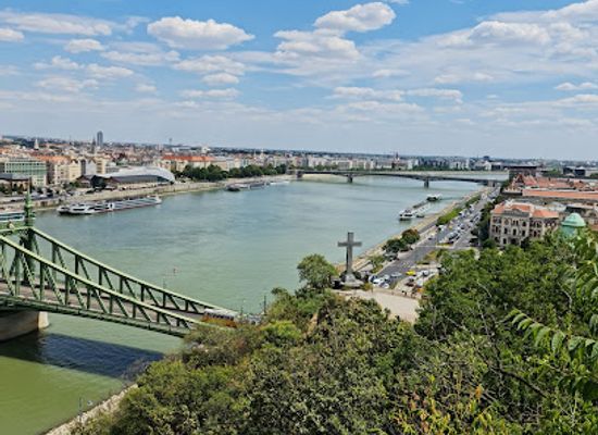 hungary/budapest/gellert-hill/landmark/gellert-thermal-bath