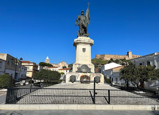 spain/extremadura/landmark/statue-of-hernan-cortes