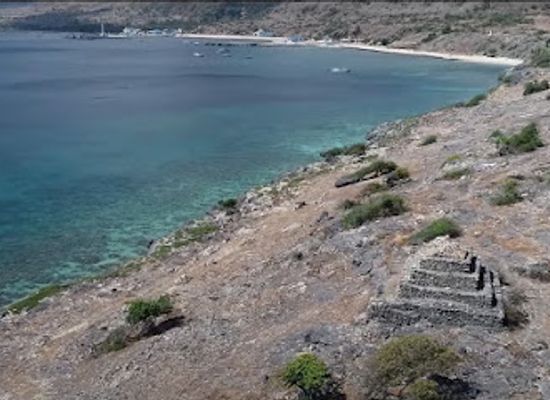 indonesia/maluku/landmark/piramida-peninggalan-belanda