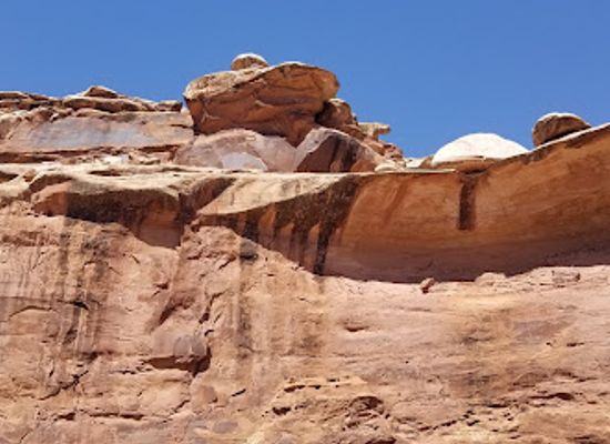 utah/canyonlands/landmark/intestine-man-petroglyphs
