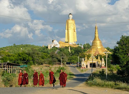 myanmar-burma/central-myanmar/landmark/maha-bodhi-ta-htaung-standing-buddha