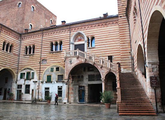 italy/verona/landmark/palazzo-della-ragione