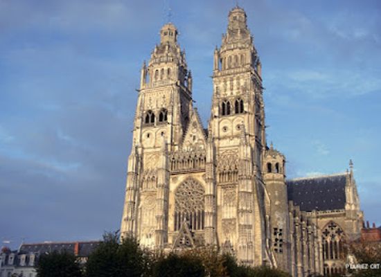 france/tours/cathedrale/landmark/visite-cathedrale-tours