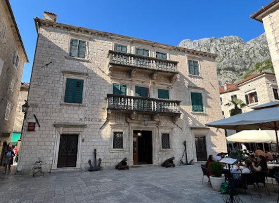 montenegro/kotor/landmark/kotor-s-famous-narrow-street