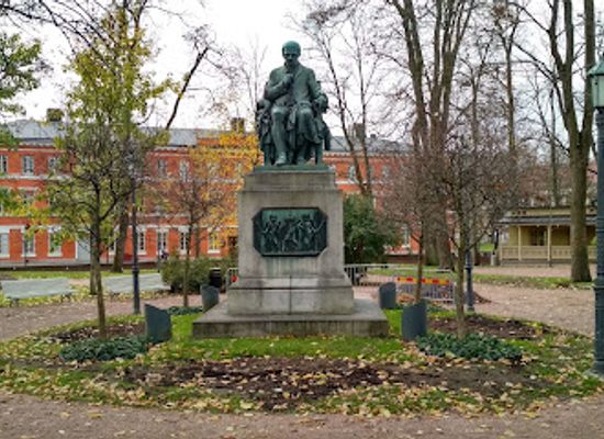 finland/turku/landmark/the-statue-of-h-g-porthan
