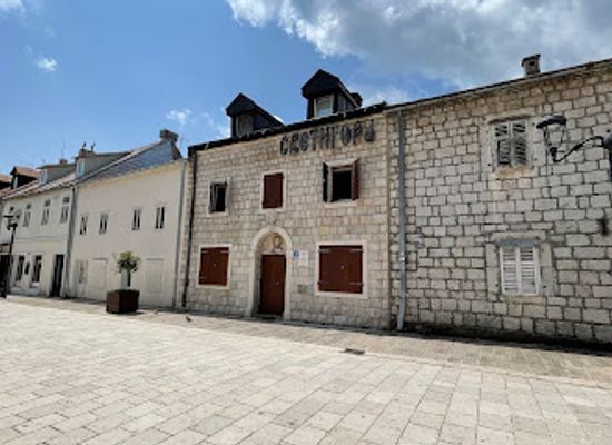 montenegro/cetinje/landmark/svetigora-kuca-sako-petrovica-njegosa