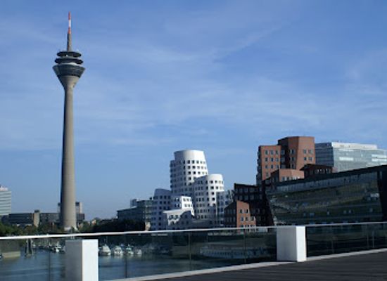 germany/dusseldorf/medienhafen/landmark/hafenkrane