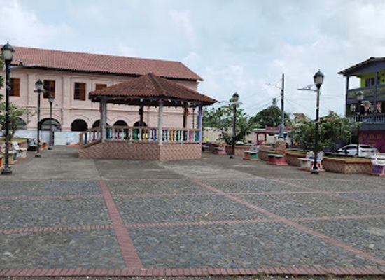panama/portobelo/landmark/plaza-central-de-portobelo