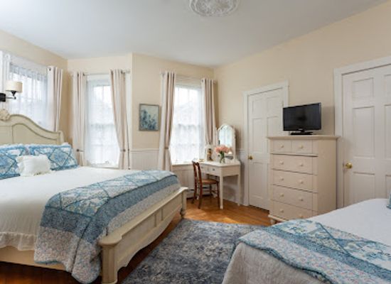 rhode-island/block-island/landmark/blue-dory-inn