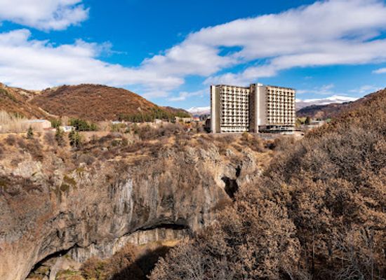 armenia/jermuk-waterfall/landmark/israel-ori-statue