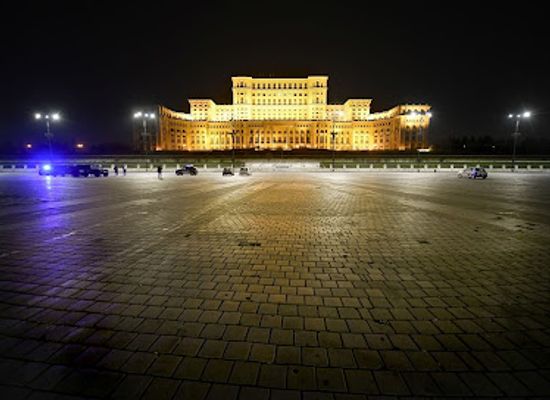 romania/bucharest/piata-victoriei/landmark/constitution-square