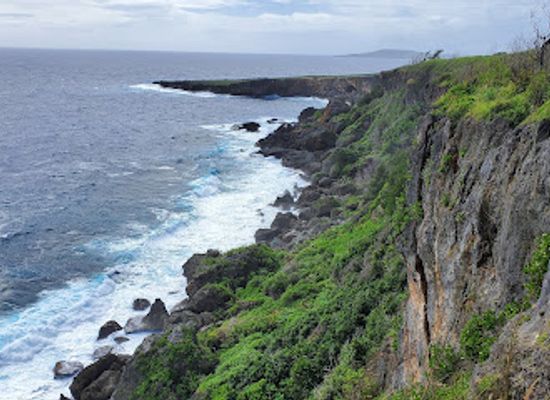 northern-mariana-islands/ladder-beach/landmark/kalabera-cave