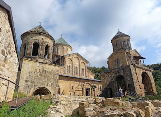 georgia/pshavi/landmark/gelati-monastery