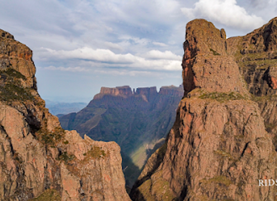 south-africa/royal-natal-national-park/landmark/amphitheatre