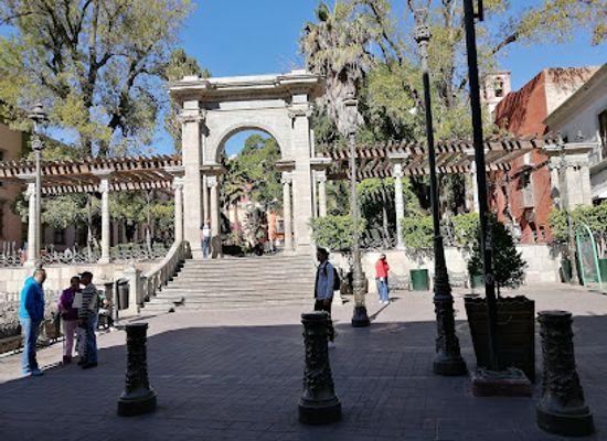 mexico/bajio/landmark/callejon-del-beso
