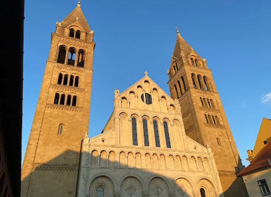 hungary/pecs/landmark/pecs-cathedral
