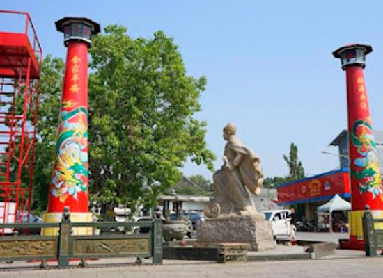 indonesia/semarang/old-town-semarang/landmark/zhenghe-diaoxiang-patung-zheng-he-in-semarang