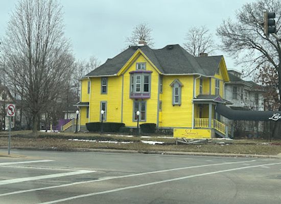 illinois/rockford/landmark/lucerne-s-fondue-spirits