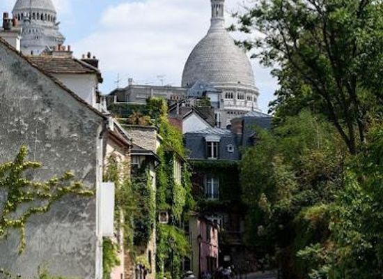 france/ile-de-france/landmark/rue-de-l-abreuvoir