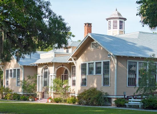 florida/big-bend/landmark/barberville-pioneer-settlement