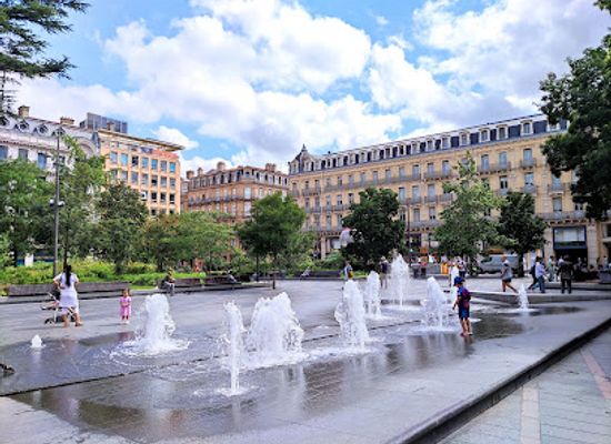 france/toulouse/landmark/square-charles-de-gaulle