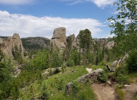 south-dakota/custer-state-park/landmark/sunday-gulch-trail