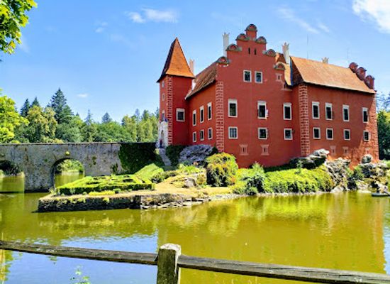 czechia/south-bohemia/landmark/cervena-lhota-castle