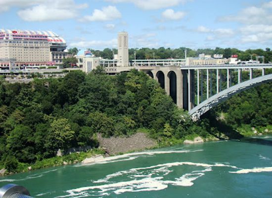 canada/niagara-falls/landmark/rainbow-international-bridge